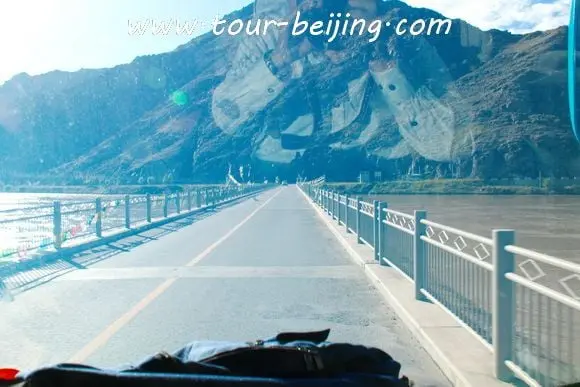 Qushui Bridge in Qushui County, Tibet (Tips, Photos & Map)