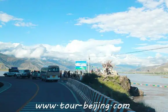 Qushui Bridge in Qushui County, Tibet (Tips, Photos & Map)