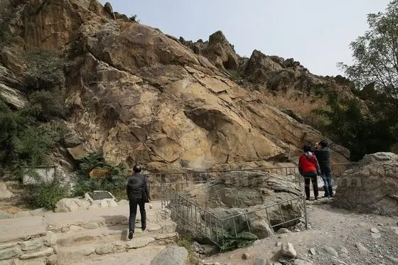 Explore the rock art dotted on the slopes on the eastern side of Helan Mountain.