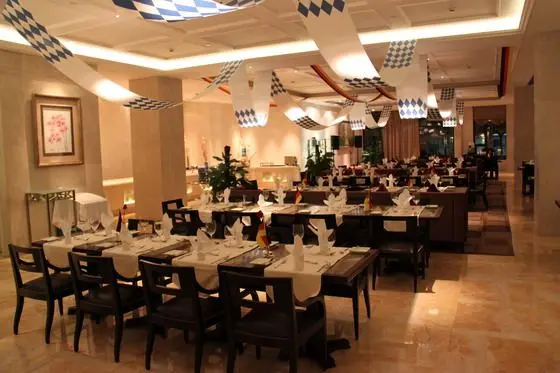 spacious breakfast buffet restaurant