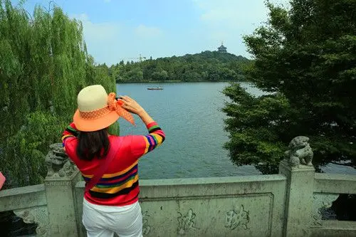 The first bridge known as Yingbo Bridge 映波桥