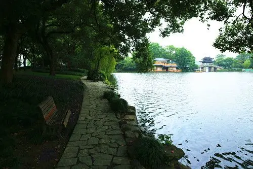 Yue Hu Lake