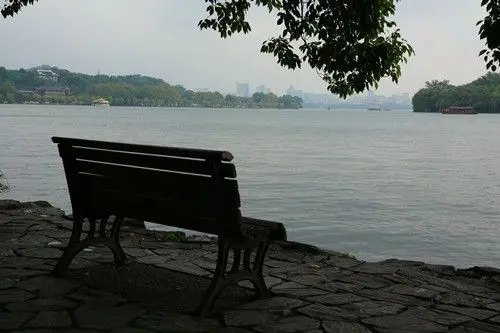 take a seat on the benches arrayed along both sides of the dam