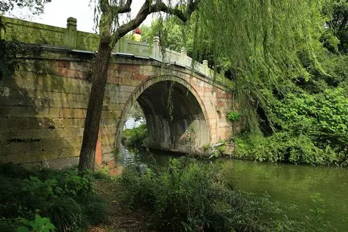 The 5th bridge known as Dongpu Bridge 东浦桥.
