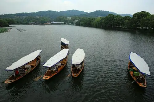 the rowing boates on the Outer West Lake