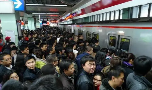 Beijing subway is getting extremely crowded at rush hours
