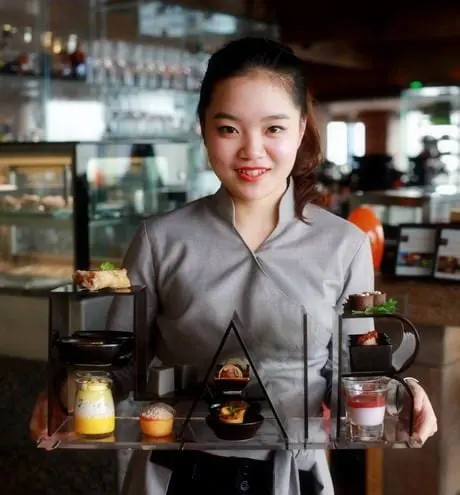 Taste the fregrant mengo iced mik, egg tarts