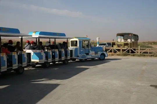 the golf car ride from the entrance to the heartland of Tonghu Grassland Scenic District