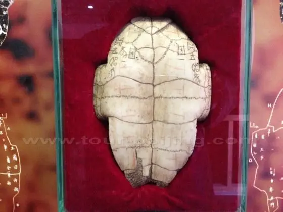 the inscrped pracle bone on display