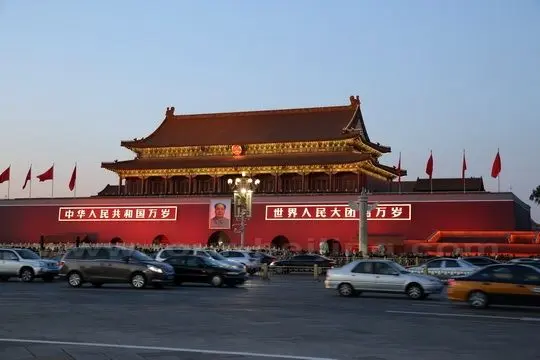The busy traffic before Tiananmen Tower