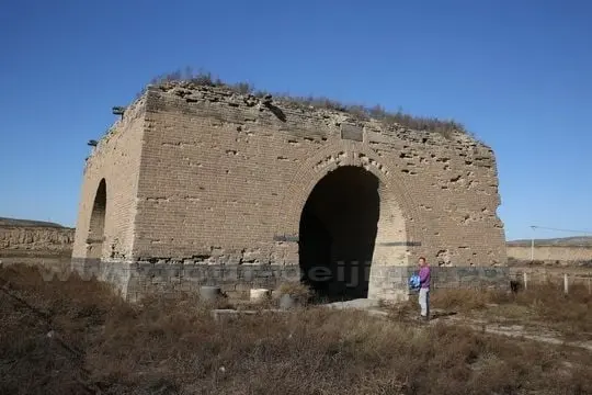 A unrestored Ming-era gate.