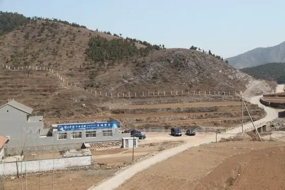 we park our van on the parking lot in front of Mr.Yu Haiwen's farm house