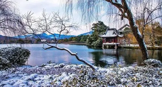 Look into the distant northeast shoreline of West Lake.
