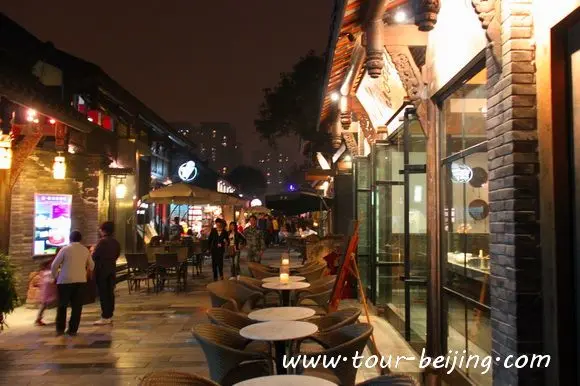 So the Zhai Alley is a bit narrower as its name suggests.