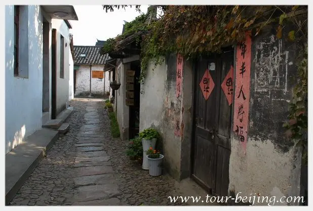 How to Visit Zhouzhuang Ancient Town (Tips, Photos & Map)