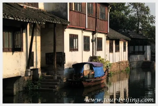 How to Visit Zhouzhuang Ancient Town (Tips, Photos & Map)