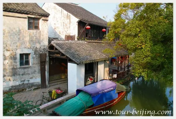 How to Visit Zhouzhuang Ancient Town (Tips, Photos & Map)