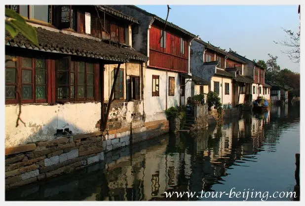 How to Visit Zhouzhuang Ancient Town (Tips, Photos & Map)